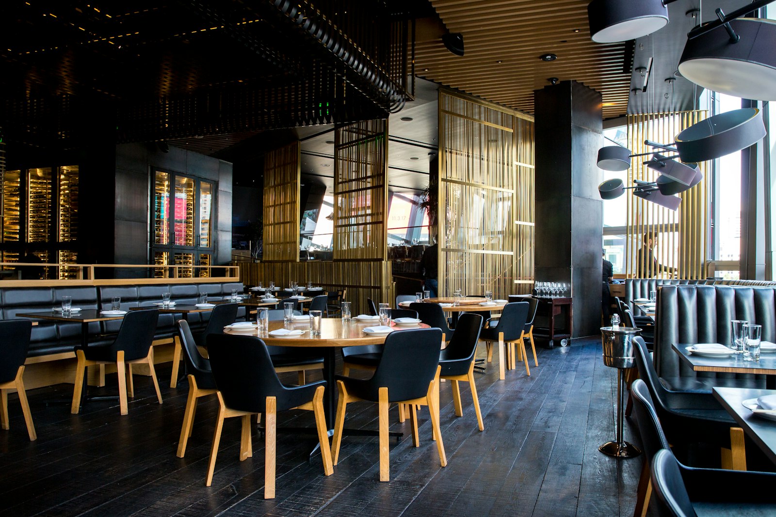 Yakitori au charbon de bois bincho-tan, brochettes japonaises grillées à Montréal