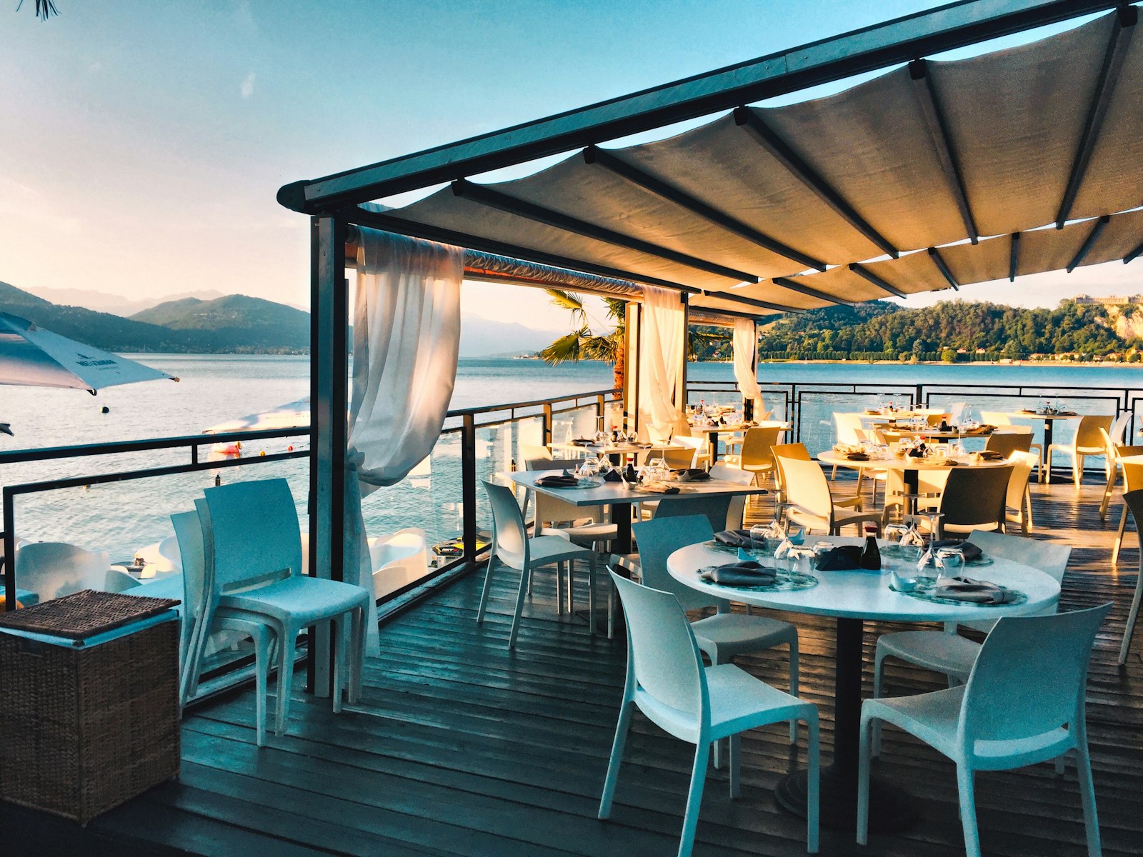 Plateau d'huîtres et fruits de mer de bistro français