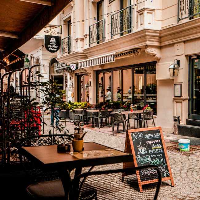 Guide gastronomique d&rsquo;Outremont en 2026 : où manger dans le quartier branché