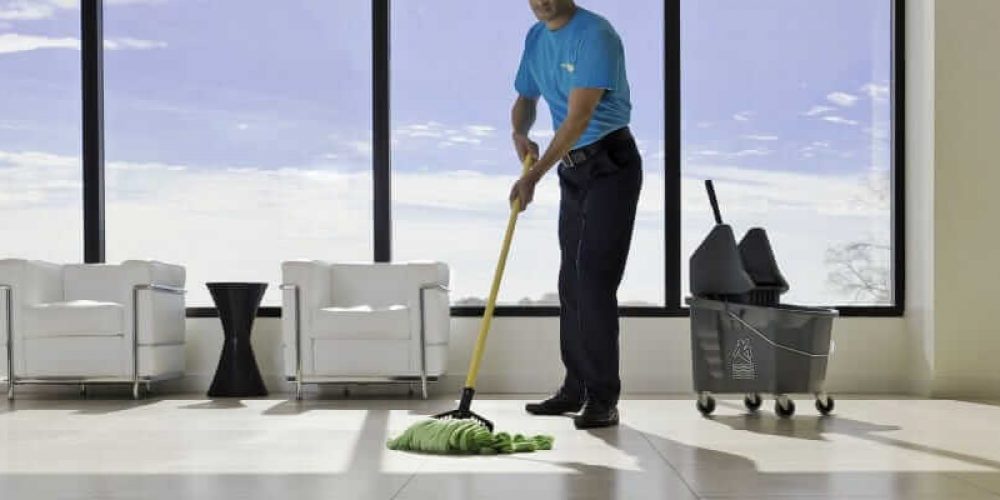 Entretien ménager commercial à Montréal : à quelle fréquence faire nettoyer ses bureaux ?